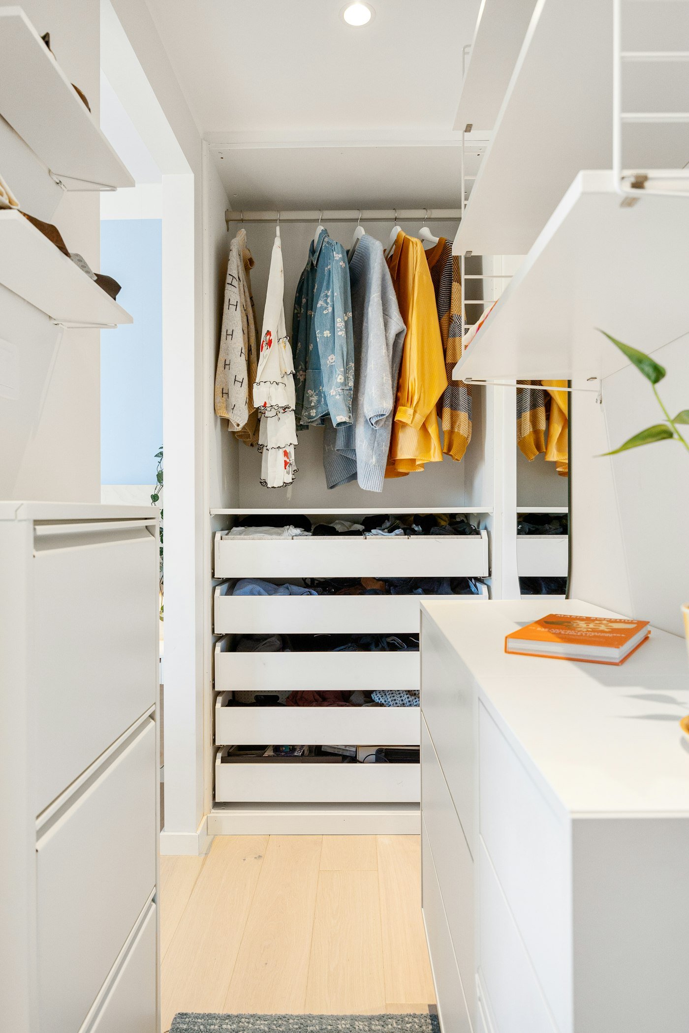 Dealer showroom closet display